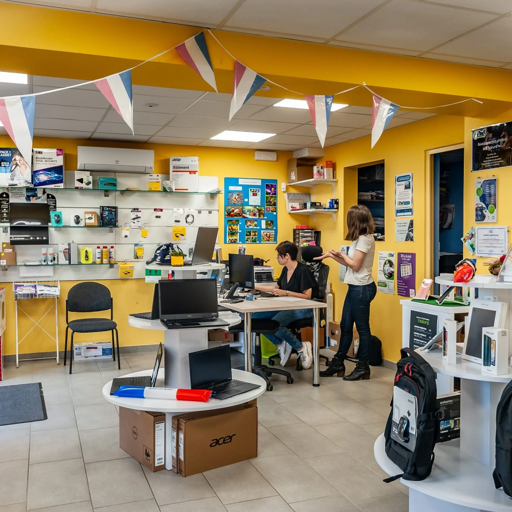 Un magasin d'informatique proche de ses clients