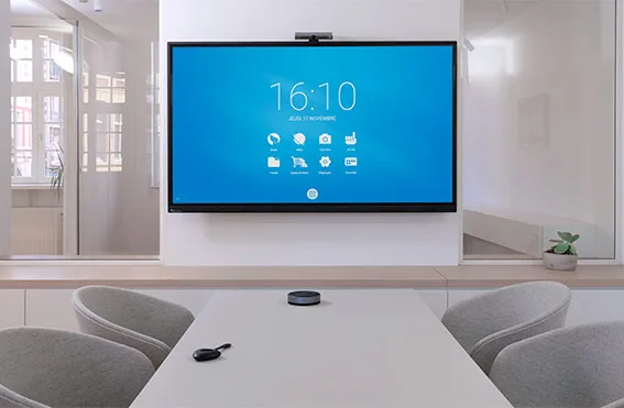 Écran interactif en salle de réunion