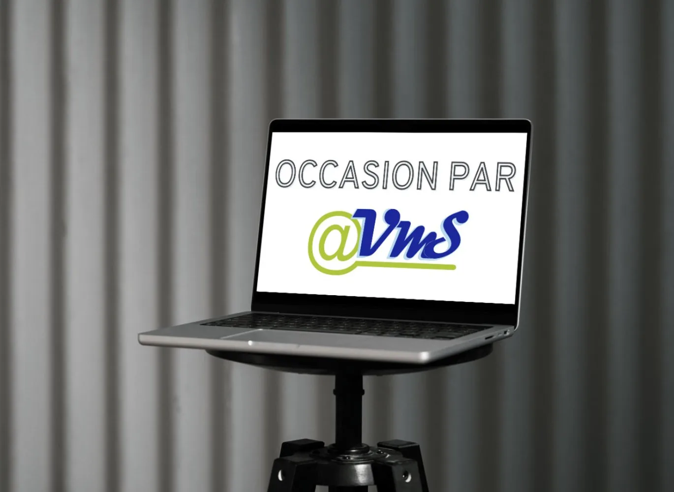 Informaticien en train de travailler